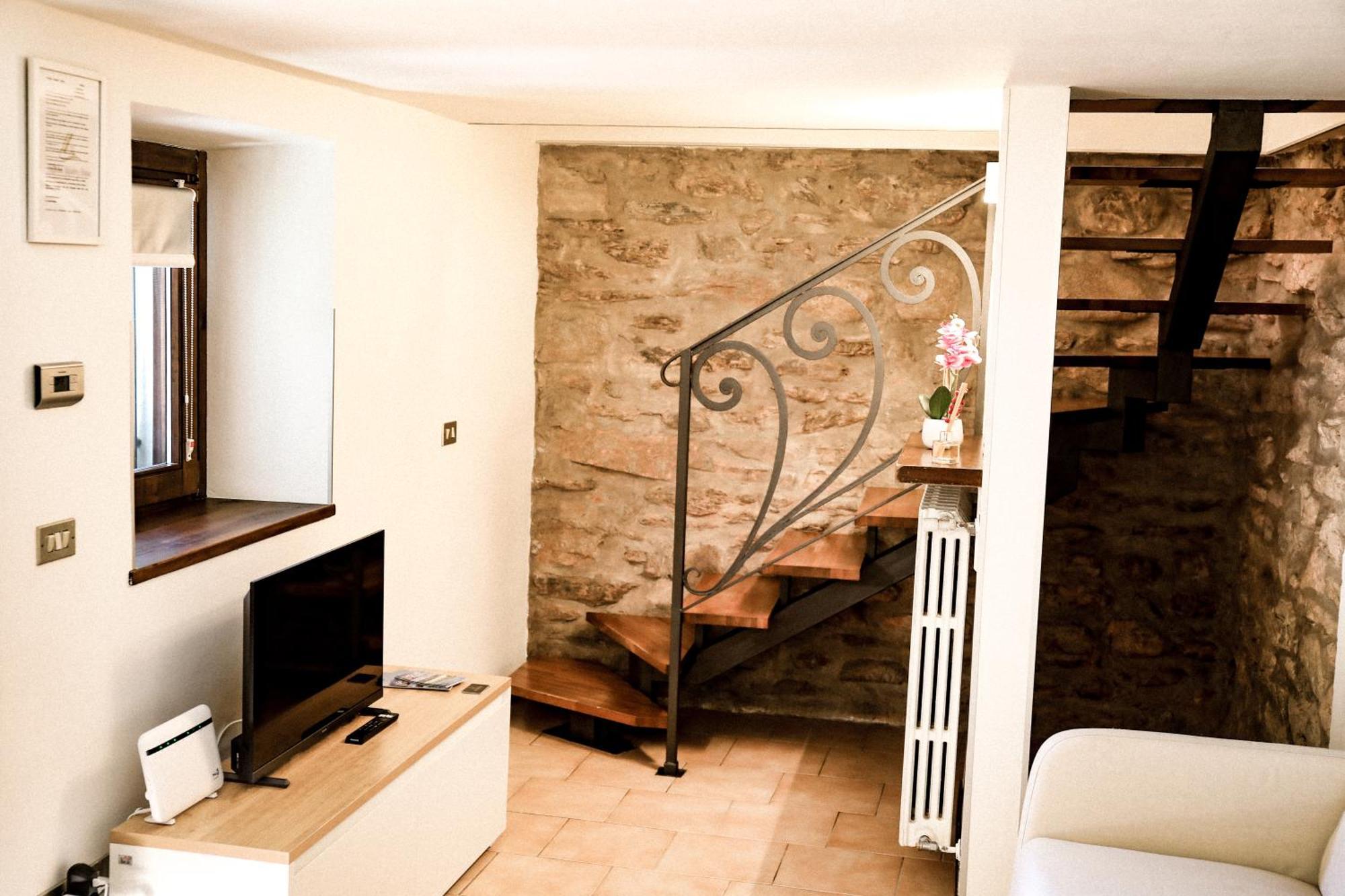 Vittoria Holiday House - Tulip Apartment And Tulip Room Stresa Exterior photo